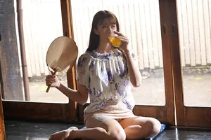 Mùa hè buồn chán ở quê làm tình bà xã nhà cạnh bên thiếu thốn vì lấy ông chồng già